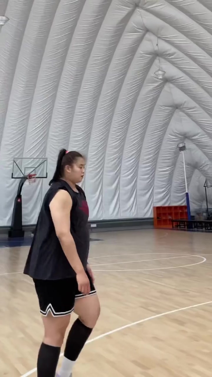 嚯，好魁梧！大寶貝劉禹彤背打你，你能頂住嗎？