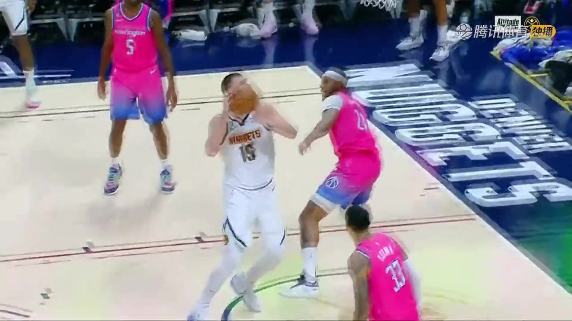 這效率要沖三連MVP？約基奇20中17爆砍43分14板8助5斷皆全隊(duì)最高（約基奇砍32分20籃板10助攻）