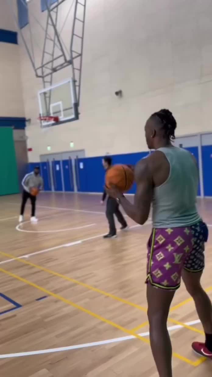 明天要復(fù)出！霍華德ins曬訓(xùn)練視頻：超人就要回歸賽場?。ɑ羧A德的ins賬號）