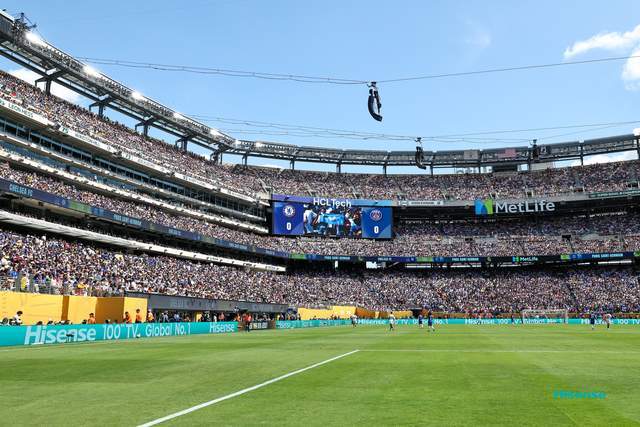 3-0！歐冠冠軍轟然倒下！23歲球星造3球樂(lè)翻天，納賽爾眼神要?dú)⑷? class=